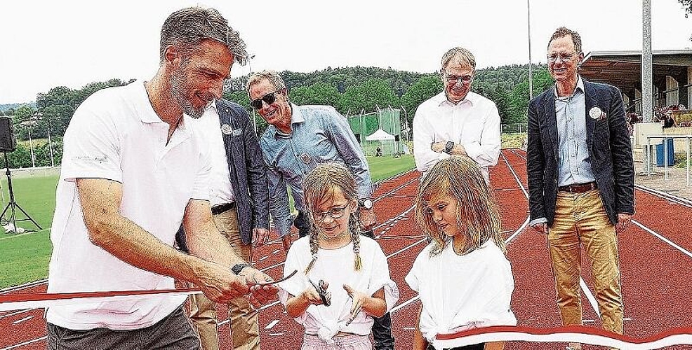 Neue Leichtathletikanlage im Grien in Breitenbach eröffnet: Treibende Kraft hinter dem kantonsübergreifenden Projekt war der LZT-Präsident Tobias Holliger. Neu heisst der Verein LTA (Laufental Thierstein Athletics).
