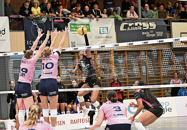 Kampf um den Sieg: Sm’Aesch behielt im Spiel gegen Genf die Oberhand.  Foto: Fabia Maieroni