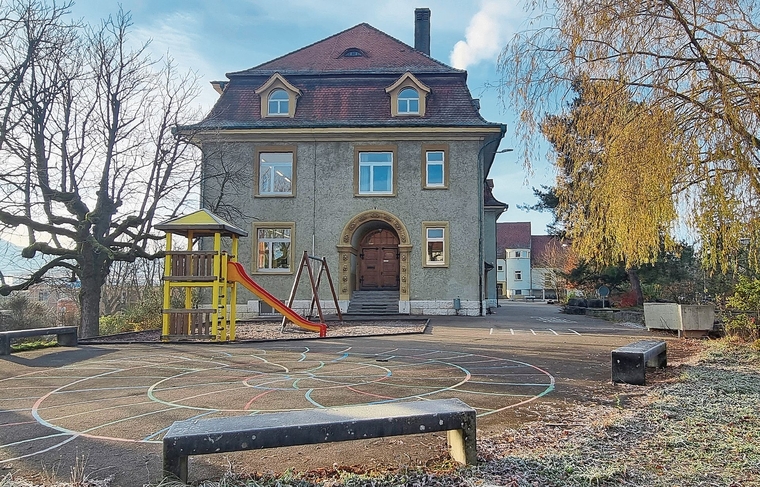Schulhaus Loog: Hier ist ein Ausbau noch nicht so dringend wie beim Schulhaus Neuewelt. Foto: Fabia Maieroni