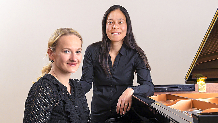 Zwei Meisterinnen ihres Fachs: Elina Kaikova (l.) und Maki Wiederkehr.  Foto: Thomas Brunnschweiler