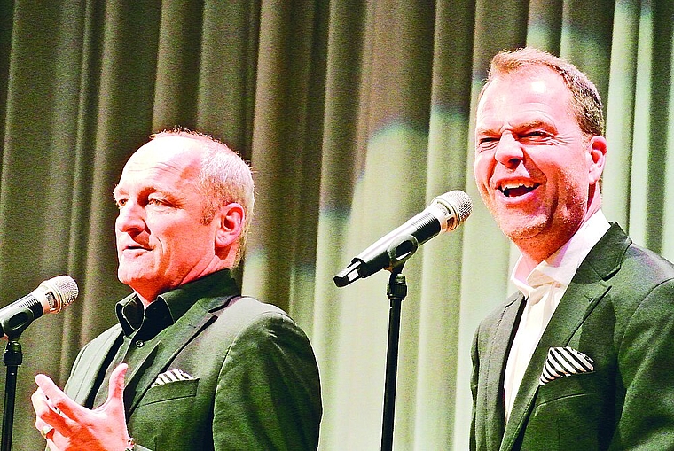 Deftiges zum Dessert: Das Comedy-Duo «Sutter und Pfändler» landeten Volltreffer nach Volltreffer. Foto: Bea Asper