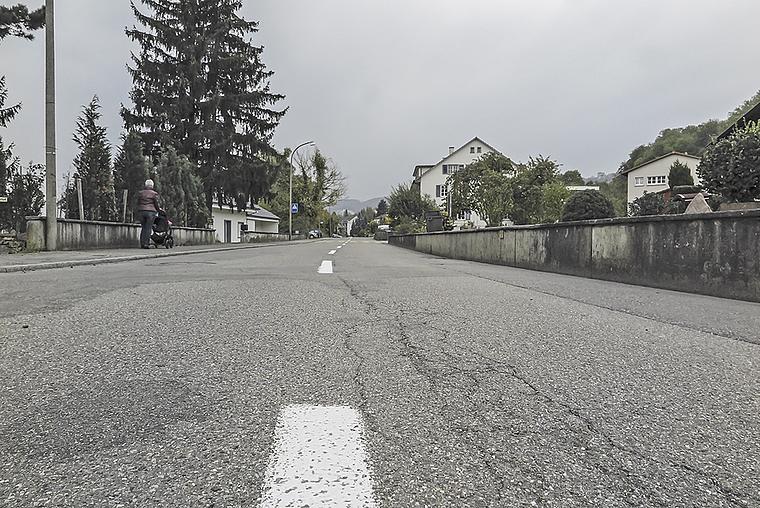 Die Apfelseestrasse muss saniert werden: Das Planungsbüro arbeitete bis jetzt aber ungenügend. Foto: Edmondo Savoldelli