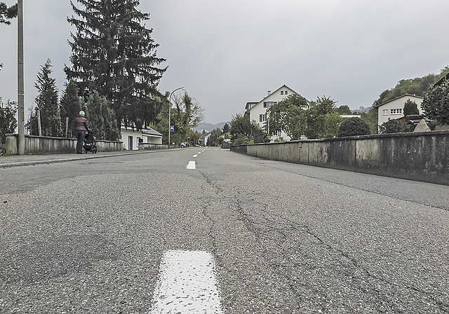Die Apfelseestrasse muss saniert werden: Das Planungsbüro arbeitete bis jetzt aber ungenügend.  Foto: Edmondo Savoldelli