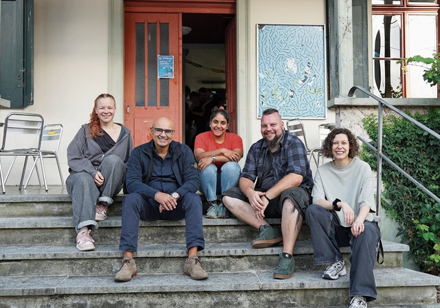 Freuen sich über den Andrang: (v. l.) Anna Kaufmann, David Meier (der zuständige Gemeinderat), Babli Müller, Samuel Aeschlimann (Leiter der Jugendarbeit) und Natascha Thomi. Fotos: Tobias Gfeller
