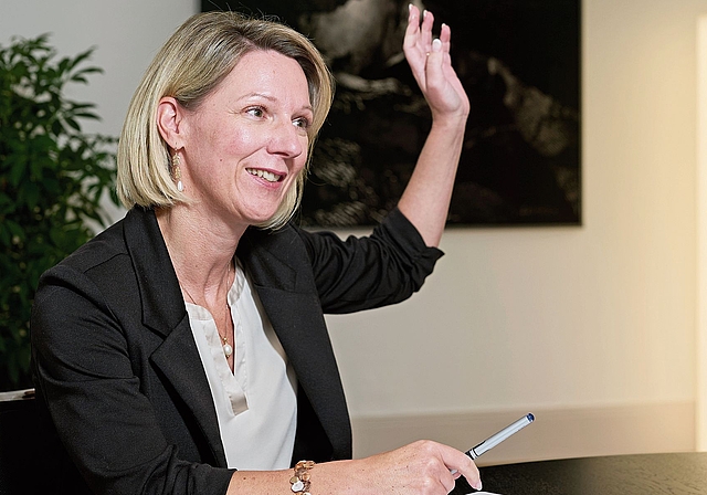Setzt in der Energiepolitik auf Eigenverantwortung statt staatliche Verbote: Regierungsrätin Sibylle Jeker beim Interview im Rathaus. Foto: José R. Martinez