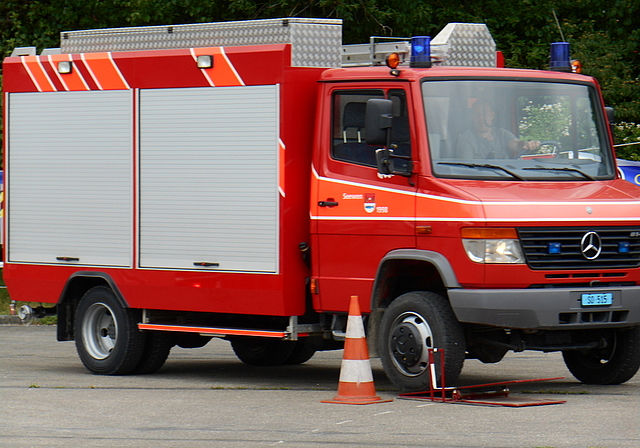 Fussspitzengefühl: Hoch konzentrierter Fahrer an der Wippe.  Foto: Marliese Bolliger