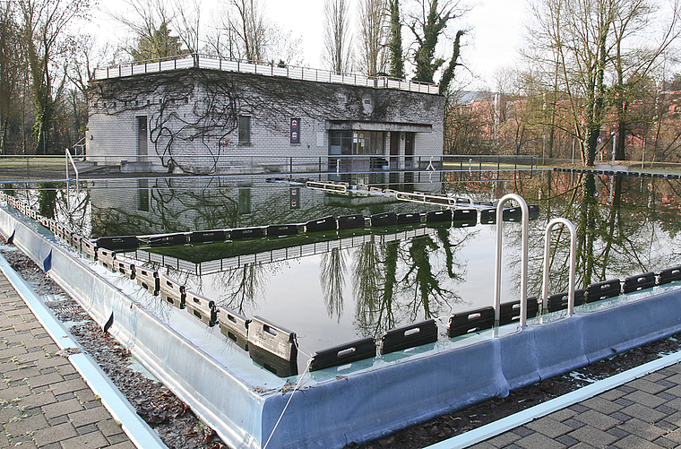 Opfer des Spardrucks: Das Schwimmbad «Glungge» (hier im Winterschlaf) soll geschlossen werden. Foto: Edmondo Savoldelli
