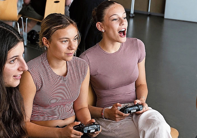 Gaming als Lebensschule: Bei gemeinsamen Videospielen lassen sich soziale Kompetenzen erkennen. Foto: Caspar Reimer