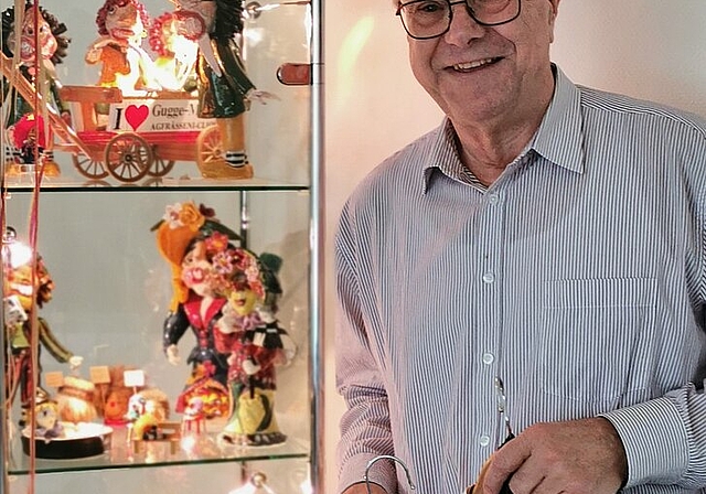<em>Leidenschaftlicher Fasnächtler: </em>In Jörg Heizmanns Wohnung dreht sich so einiges um das Thema Fasnacht.<em> Foto: Melanie Brêchet</em>