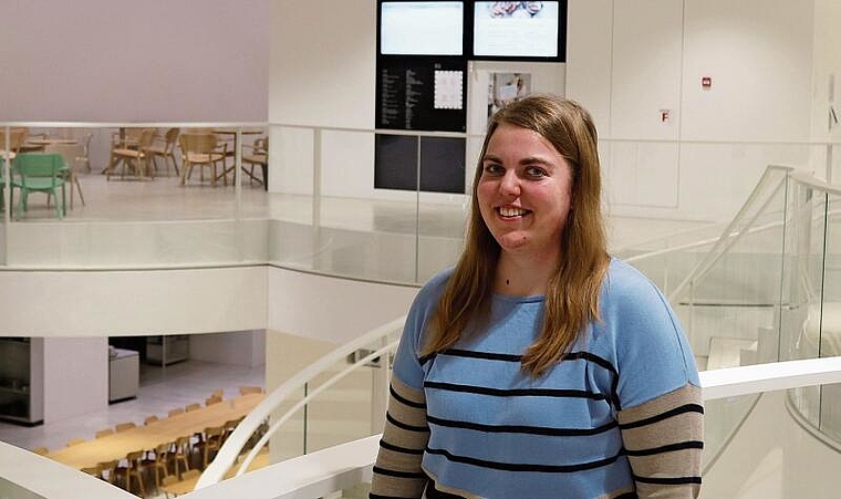 Junge Forscherin aus Reinach: Im Rahmen des International Swiss Talent Forum suchte Olivia Schmid, Studentin der ­Molekularbiologie an der Uni Basel, nach Lösungen für das Verpackungsproblem. Foto: Benedikt Kaiser