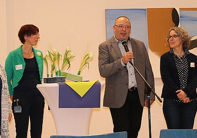 Im Einsatz für das AZB: (v.l.)Gaby Hammel, Marianne Borer, Nicole Vogt, Regula Altermatt, Heinz Zenhäusern, Sibylle Imhof, Kathrin Lüscher, Linda Gaugler und Sonja Hengartner. Foto: Gaby Walther