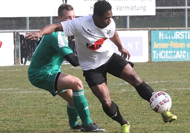 Einstand: Yannick Krizoua traf für Laufen gleich in seinem ersten Spiel. Folgt am Sonntag sein zweiter Streich? Foto: eh-presse