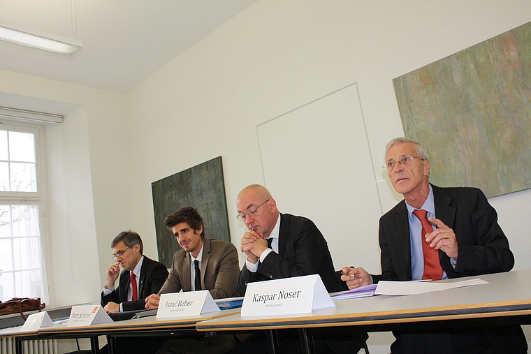 Die CVP Laufental überreichte das Rechtsgutachten: Franz Meyer, Marc Scherrer, Isaac Reber und Kaspar Noser (v. l.). Foto: Michael Nittnaus