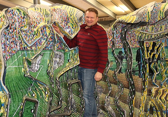 Ins Werk integriert: David Pflugi und «The Seeds of Victory». Fotos: Gaby Walther