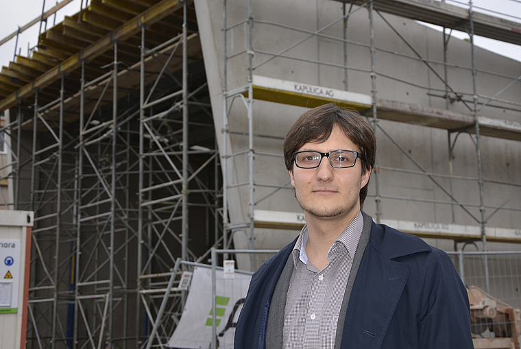 Vor dem Rohbau: Daniel Urech, Präsident der Stiftung Kultur am Bahnhof. Foto: Thomas Kramer