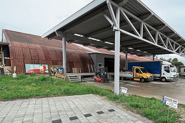 Neue Funktion: Das Areal der früheren Tennisanlage im Gewerbegebiet Mühlematt in Bättwil hat die Unternehmung Rupp Getränke AG übernommen.