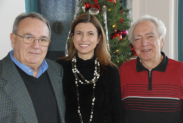 Ein Herz für Waisenkinder: Organisator Franco Riccardi, Sopranistin Laura Ansaldi und Koordinator und «Geldbote» Hans Ruedi Erdin (v. l.). Foto: Thomas Brunnschweiler