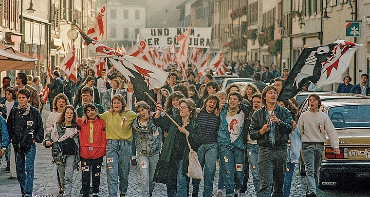 <em>Zusammenhalt: </em>Eine Besonderheit der Laufental-Frage war das starke Engagement der Jugend. Vorne in der Mitte die heutige Stadträtin Sabine Asprion.Foto: zvg