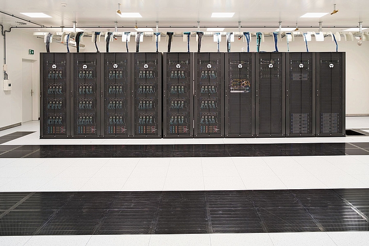 Schwarze Kästen mit viel Power: In Arlesheim steht einer der leistungsfähigsten kommerziell nutzbaren KI-Supercomputer Europas. Foto: ZVG