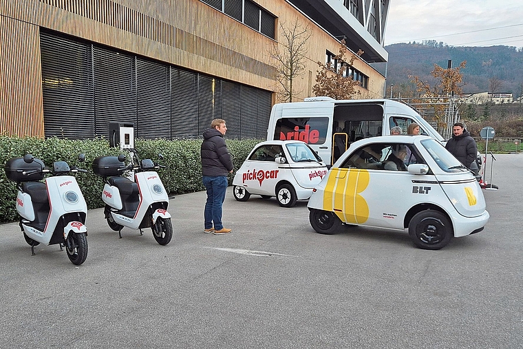 E-Scooter und Mini-Autos: Die Zeiten, in denen die BLT nur Transporte mit Trams und Bussen anbot, sind vorbei.Foto: Tobias Gfeller