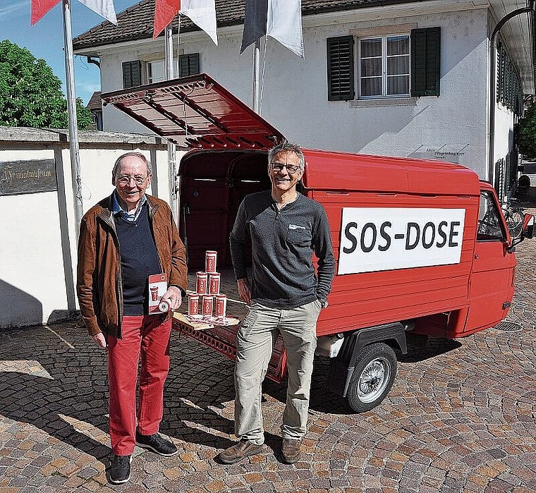 Initianten der SOS-Dose: Jean-Luc Nordmann vom Lions Club Dorneck (l.) und Pascal Hasler, Präsident des Kranken- und Hauspflegevereins Dornach-Gempen-Hochwald. Foto: ZVG / Karin Morf