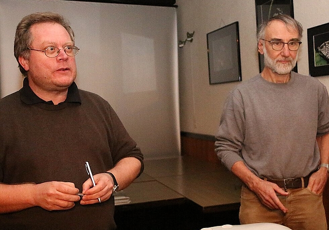 Urgeschichte und Geologie: Der Urgeschichtler Ingmar Braun und der Höhlenforscher Werner Janz arbeiten Hand in Hand. Foto: Gini Minonzio
