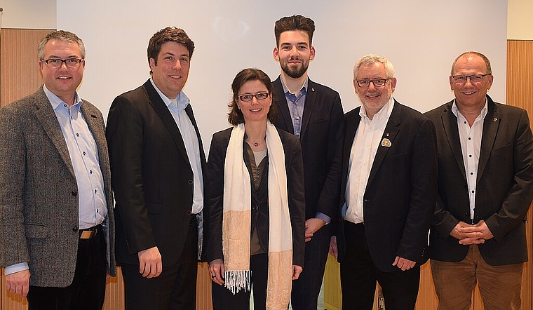 Amteiversammlung: (v.l.) Remo Ankli (FDP-Regierungsrat), die Referenten Michael Schwaller, Anita Panzer und Nicolas A. Rimoldi, Präsident FDP Dorneck-Thierstein Mark Winkler und Ortsparteipräsident Roland Matthes. Foto: Bea Asper