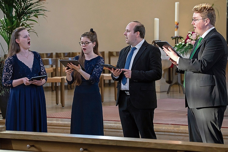 Das Vokalensemble Apella in Brislach: Mit Gabriela Glaus, Olivia Mariscotti, Timothy Löw und Simon Haldemann (v.l.). Foto: Martin Staub