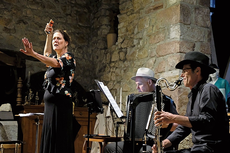 Gesanglich und mimisch stets auf der Höhe: Maria Gessler. Foto: Thomas Brunnschweiler
