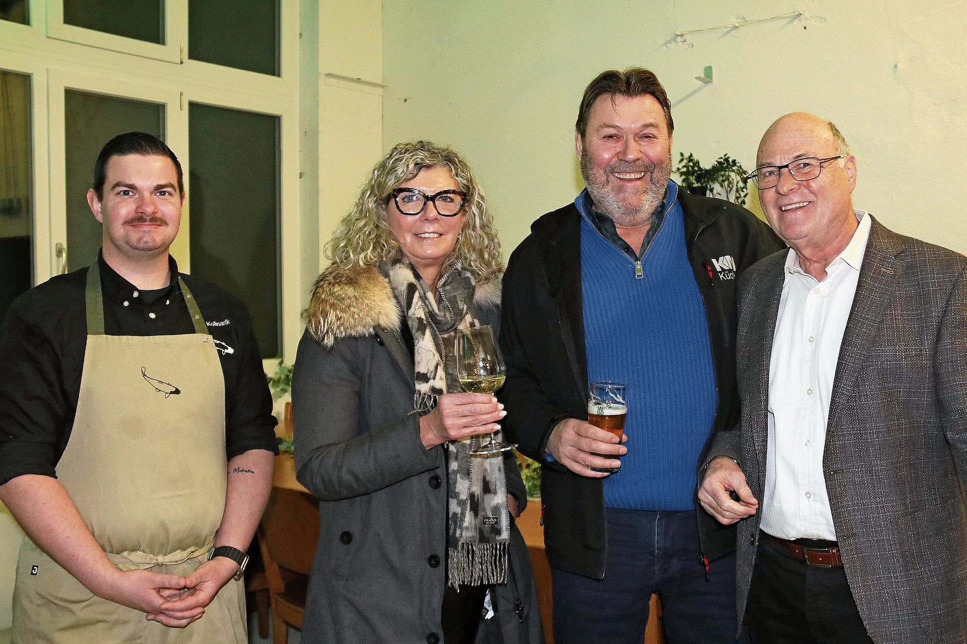 Mitverantwortlich für den Anlass: (v. r.) Paul Schoenenberger, Präsident GHL, Christoph und Isabelle Abgottspon von der KM Küchenstudio GmbH sowie Reto Fisch von Féra Kulinarik. Mitverantwortlich für den Anlass: (v. r.) Paul Schoenenberger, Präsident GHL, Christoph und Isabelle Abgottspon von der KM Küchenstudio GmbH sowie Reto Fisch von Féra Kulinarik.