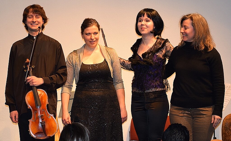 Wie der Sage nach Orpheus mit seiner Musik nicht nur seine geliebte Eurydike in den Bann zog, sondern die Welt positiv veränderte, bewegte das Ensemble Amaranth: (v.l.) Grigory Maximenko (Bratsche), Olga Bernasconi (Harfe), Evgeniya Spalinger (Querf
