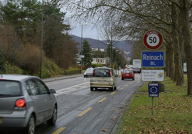 Knotenpunkt Birsigtalstrasse: Ein postuliertes Kurztunnel als Lösung der Verkehrsüberlastung wurde verworfen. Foto: Heiner Leuthardt