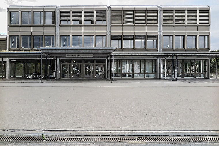 Anrennen gegen eine Wand: So fühlen sich Teile der Elternschaft, welche das Gespräch mit Schulleitung und Schulrat suchen. Foto: Edmondo Savoldelli