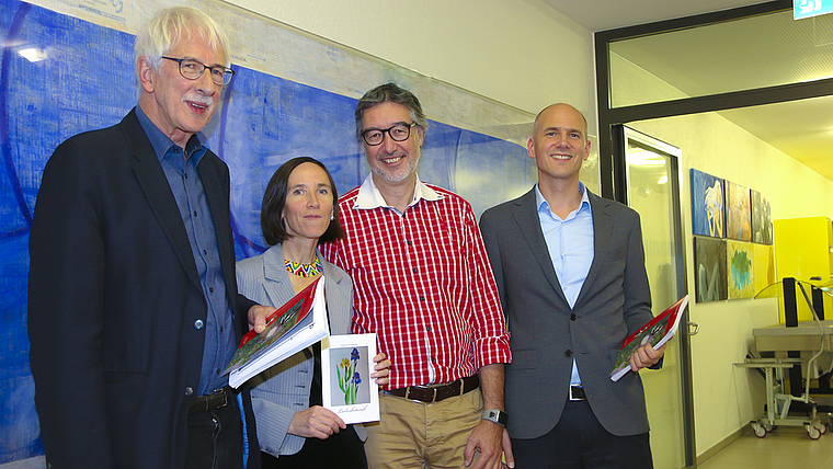 Gelungenes Werk: Redaktor Klaus Fischer, Autorin Halyna Petrosanyak, Fotograf Rolf B. Künzi und Verlagsleiter Thomas Kramer präsentieren das Heimatbuch. Foto: Gini Minonzio
