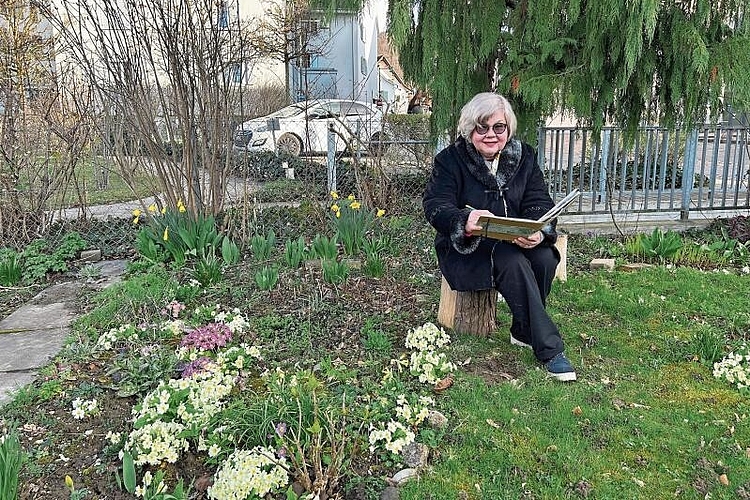 Ärztin, Forscherin, Malerin: Iryna Kurhanova hat nach ihrer Pensionierung an der Kunstschule in Lemberg studiert. 
         
         
            Foto: Caspar Reimer