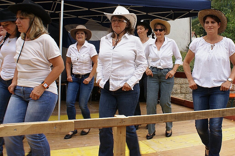 Line Dance: Damenriege Bärschwil. 