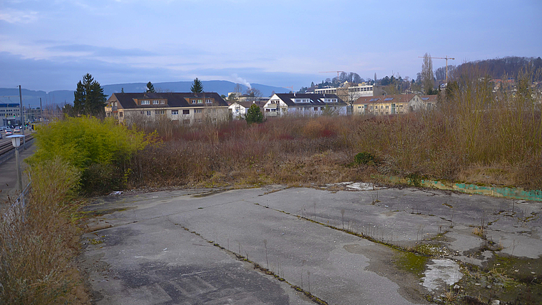 Blick auf das ehemalige Schär-Areal: Am Sonntag sagte Reinach deutlich Ja zum Quartierplan Schönenbach. Foto: Thomas Kramer
