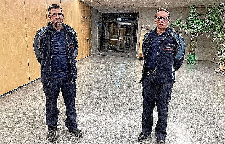 Die künftige Leitung der Feuerwehr: Christian Hermann (rechts) wird ab 2021 das Kommando übernehmen und Patrick Stöckli die Funktion Kommandant Stellvertreter. Foto: Bea Asper