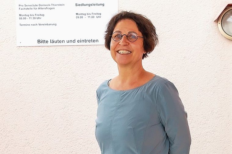 Hier hat alles angefangen: Ida Boos vor dem Eingang zu Pro Senectute Dorneck-Thierstein in Breitenbach. Foto: Martin Staub