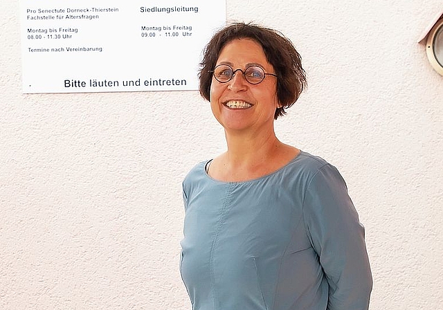 Hier hat alles angefangen: Ida Boos vor dem Eingang zu Pro Senectute Dorneck-Thierstein in Breitenbach. Foto: Martin Staub