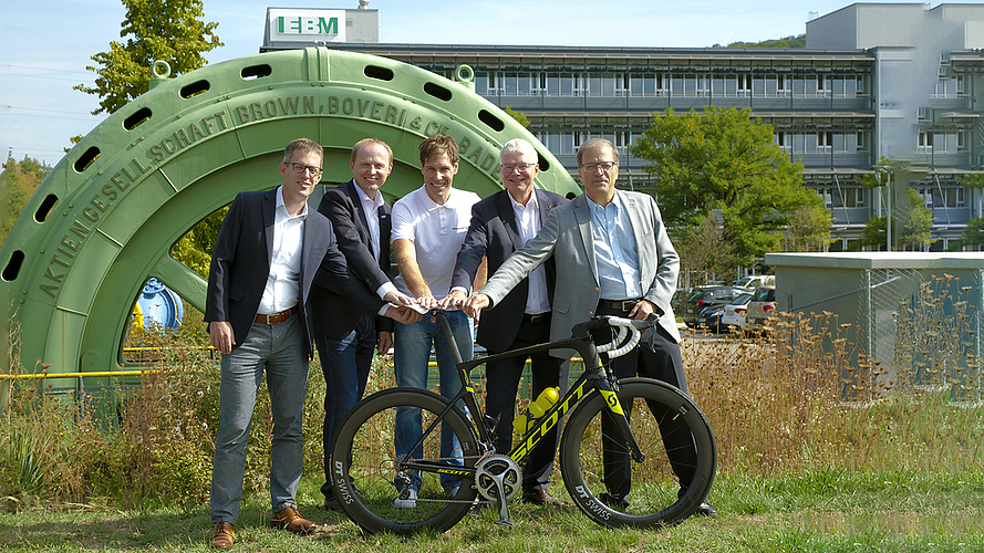 Treffen sich spätestens im Juni 2019 wieder an der Tour de Suisse (v. l.): Markus Eigenmann (Gemeindepräsident Arlesheim), Kurt Betschart (Technischer Direktor Tour de Suisse), Marc Rüdisühli (Präsident lokales OK Etappenort), Conrad Ammann (CEO EBM Gruppe) und Giorgio Lüthi (Gemeindepräsident Münchenstein).  Foto: ZVG/Jean-Marc Pache