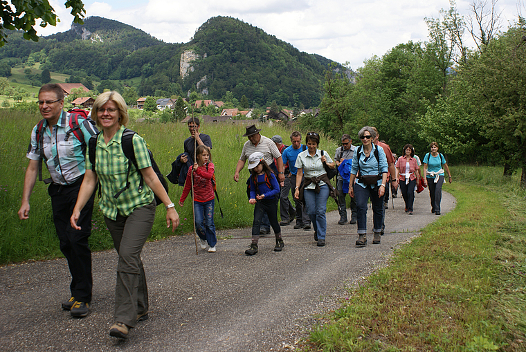Auf zum Wasserrundgang: Banntag in Erschwil. Foto: Jürg Jeanloz