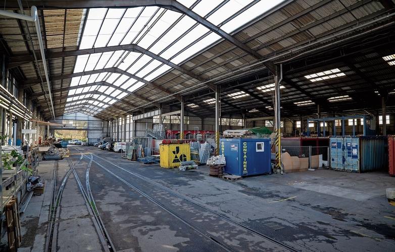 Frühere Papierfabrik: Die aufwendige Produktion machte entsprechend geräumige Hallen nötig. Diese bieten heute Platz für diverse Betriebe. Fotos: Kenneth Nars Frühere Papierfabrik: Die aufwendige Produktion machte entsprechend geräumige Hallen nötig. Diese bieten heute Platz für diverse Betriebe. Fotos: Kenneth Nars