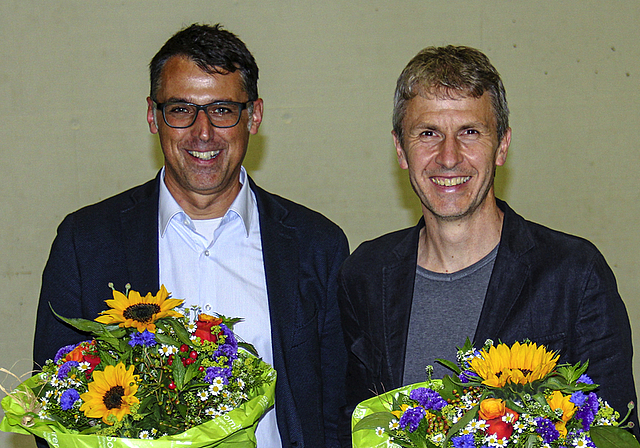 Abschied: Gemeinderat Lukas Stückelberger (FDP) scheidet nach acht, Daniel Wyss (Frischluft) nach zwanzig Jahren aus dem Gemeinderat. Foto: Tobias Gfeller