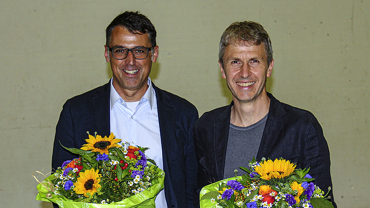Abschied: Gemeinderat Lukas Stückelberger (FDP) scheidet nach acht, Daniel Wyss (Frischluft) nach zwanzig Jahren aus dem Gemeinderat. Foto: Tobias Gfeller