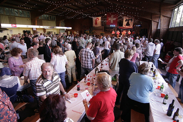 In die zweite Runde: So wie im letzten Jahr in der Festhalle Au wird es 2012 im Kuspo eine Münchensteiner 1.-August-Feier geben. Foto: Lukas Hausendorf