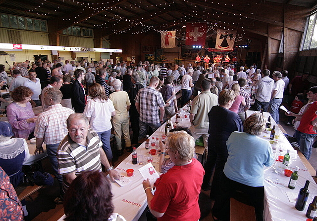 In die zweite Runde: So wie im letzten Jahr in der Festhalle Au wird es 2012 im Kuspo eine Münchensteiner 1.-August-Feier geben.  Foto: Lukas Hausendorf