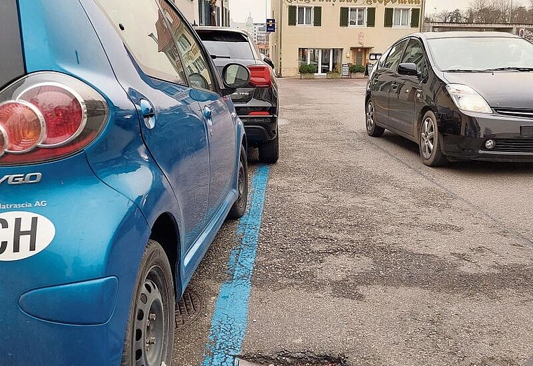Parkierungsreglement: Die Umwelt-, Verkehrs- und Energiekommission erarbeitet ein neues Konzept. Foto: Jeannette Weingartner