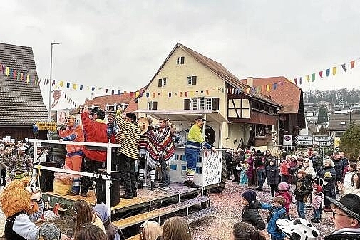 Eine hoch motivierte Truppe: Die Fasnächtler sorgten für ausgelassene Stimmung.