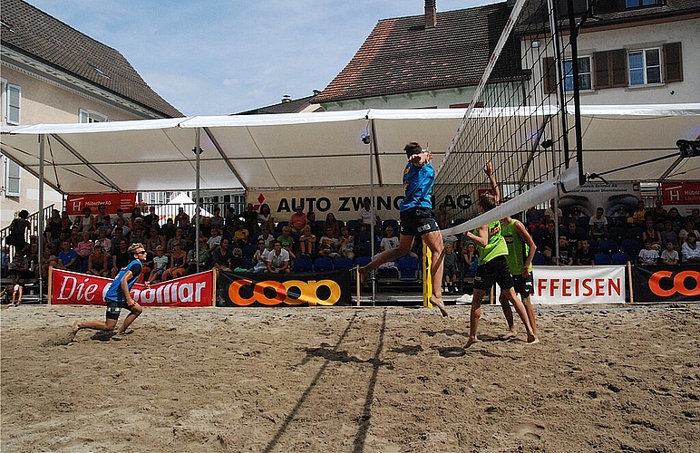 Gut besucht: Das Stedtli-Beach-Turnier in Laufen erfreut sich grosser Beliebtheit. Gut besucht: Das Stedtli-Beach-Turnier in Laufen erfreut sich grosser Beliebtheit.